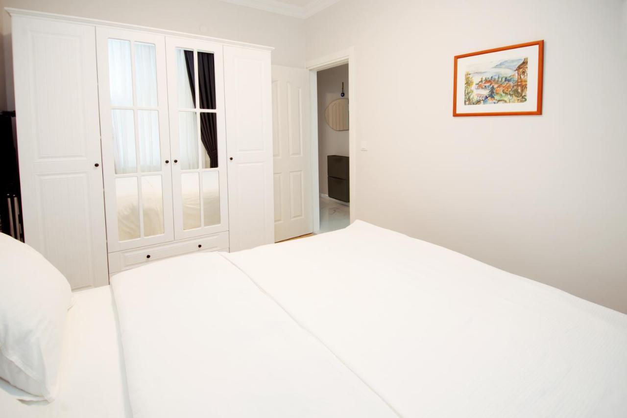 Your Oasis In Lively Moda, Near Sea Apartment Istanbul