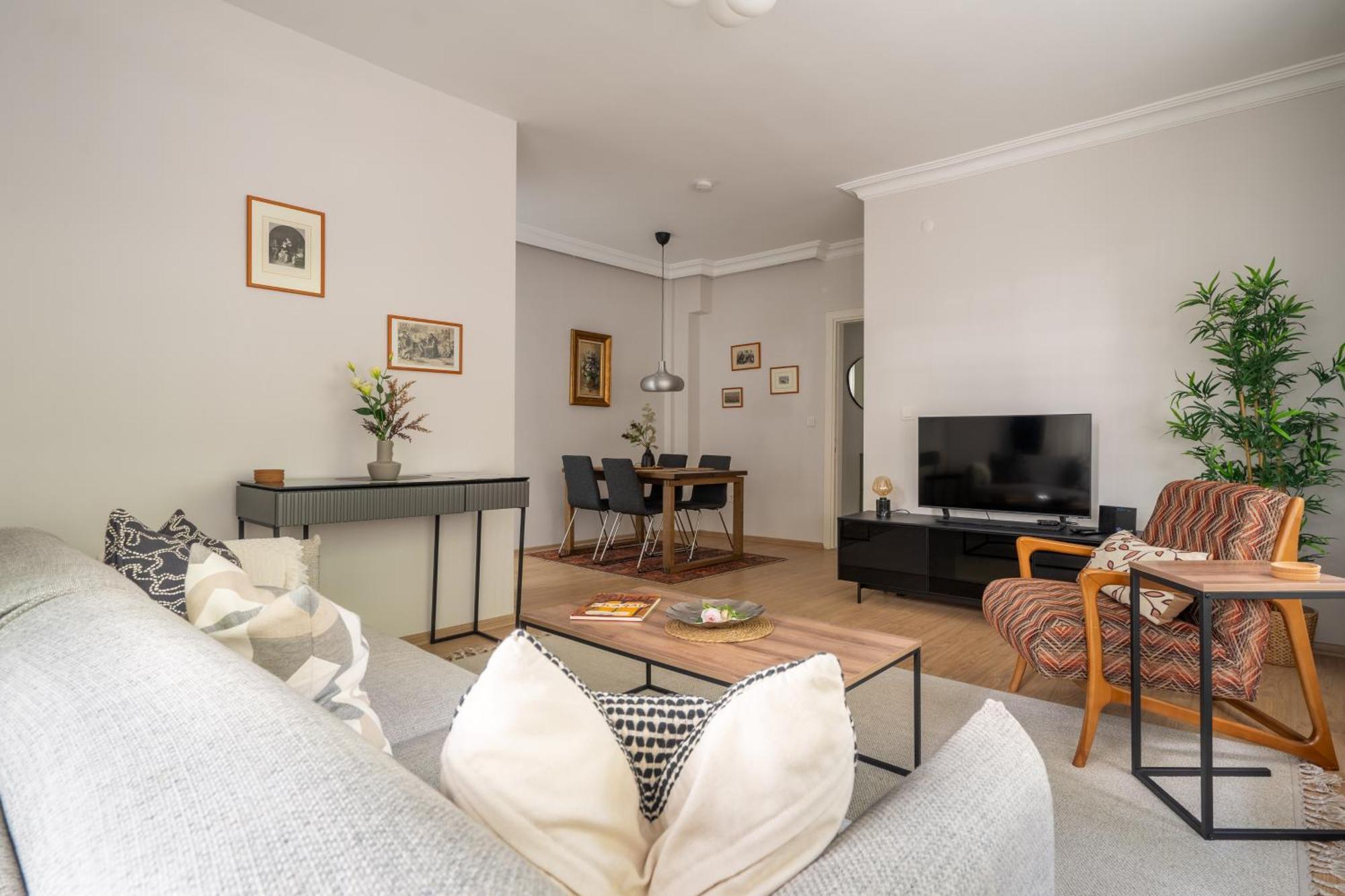 Your Oasis In Lively Moda, Near Sea Apartment *